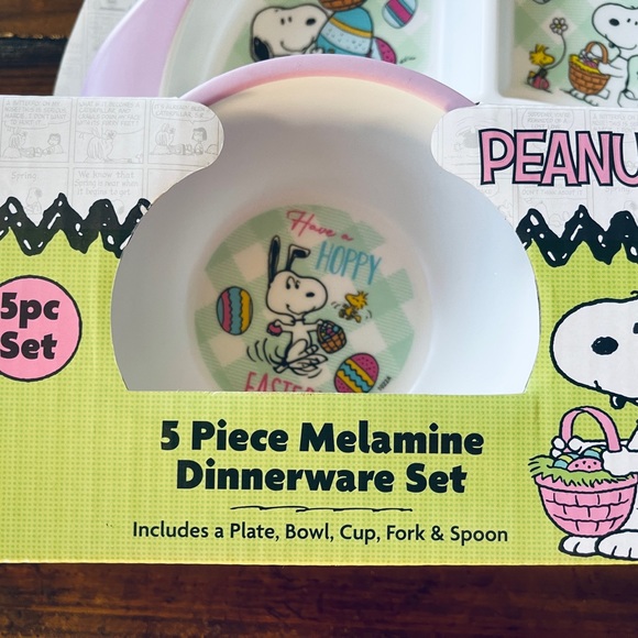 Easter Snoopy Melamine Kids Dinner Set - Picture 4 of 8